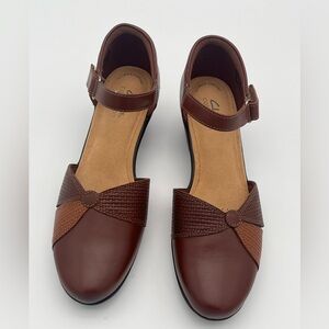Clarks Emily Rae MARYJANES leather brown tan sz 10 comfort cushioned shoe NWOB